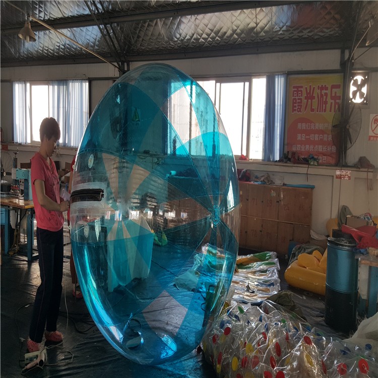 大渡口蓝色水上碰碰球